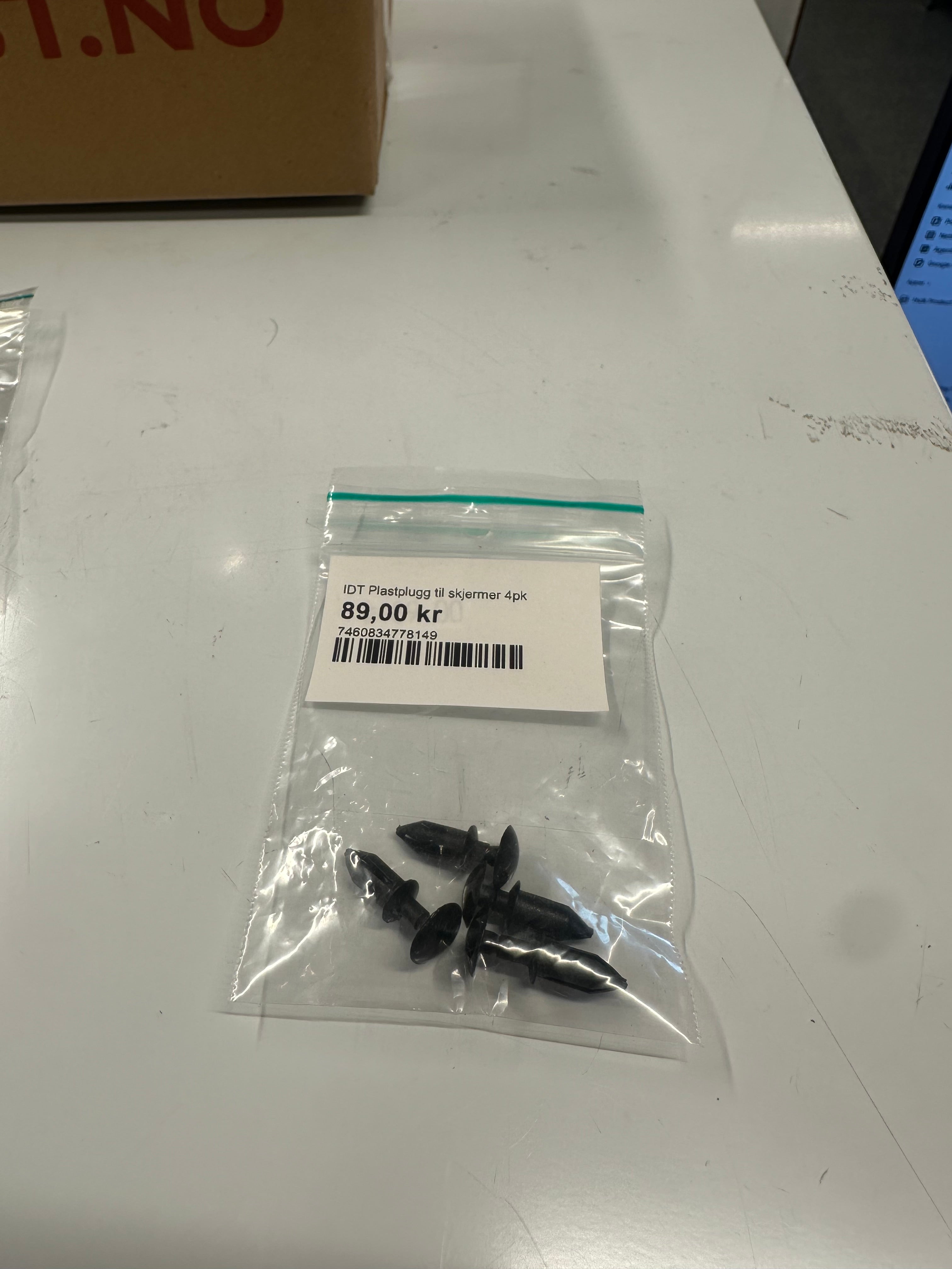 IDT Plastplugg til skjermer 4pk